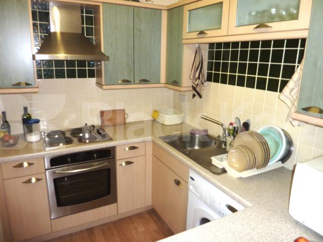 			PERFECT FOR TWO SHARERS!, 1 Bedroom, 1 bath, 1 reception Flat			 Reachview Close, CAMDEN